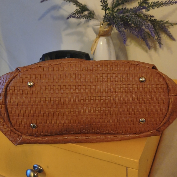 Brown Woven Versona Shoulder Bag| Never Used| Gold Hardware| Very Clean - Picture 4 of 6